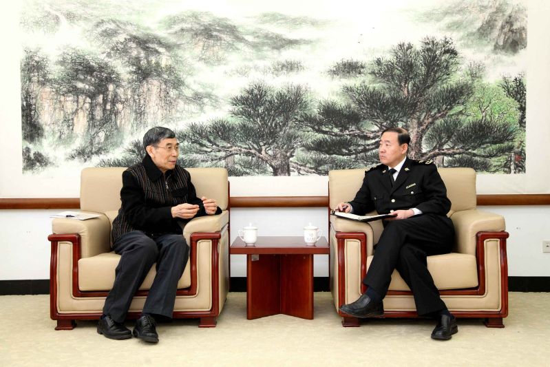 副关长徐福华与北京海关学会会长张砚甲交流座谈