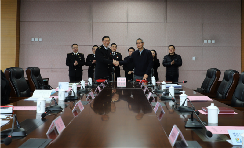 重庆海关与涪陵区政府签订合作备忘录