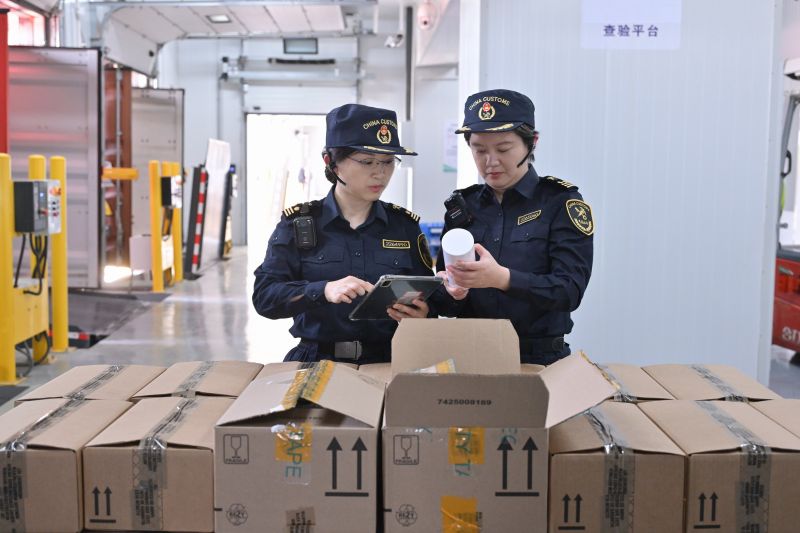 一“码”焕“妆” 向“新”提“质”——上海海关推动进口化妆品电子标签试点落地(20260519)