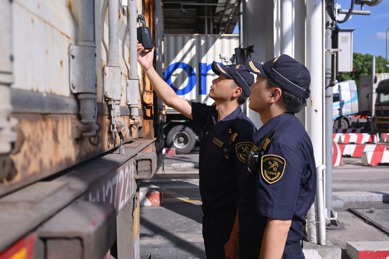 一次申报，一单贯通 海铁联运海关监管新模式助力企业加速出海
